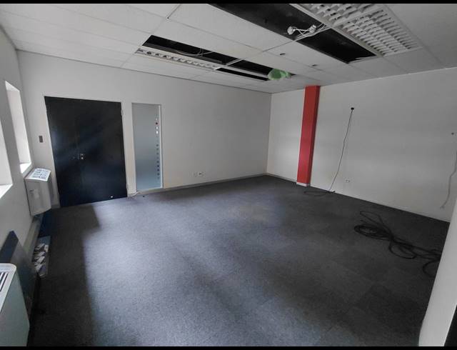 1,229M² OFFICE TO LET IN RANDJESPARK